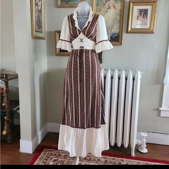 Dresses & Skirts - 1970s Vintage Maxi Dress